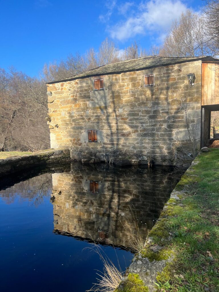 Molino tradicional junto al río Tera